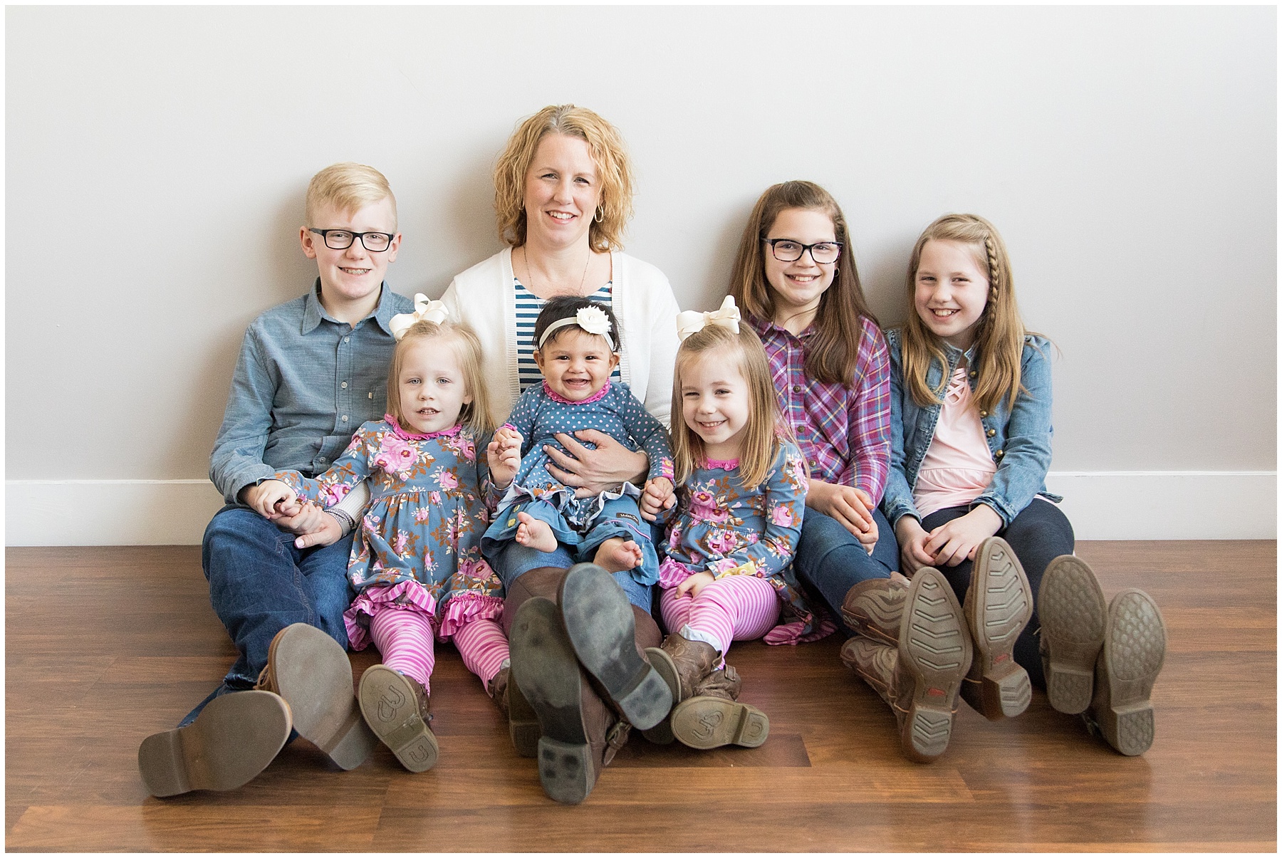 Mom and six kids hanging out on the floor together. Indianapolis Family Photographer